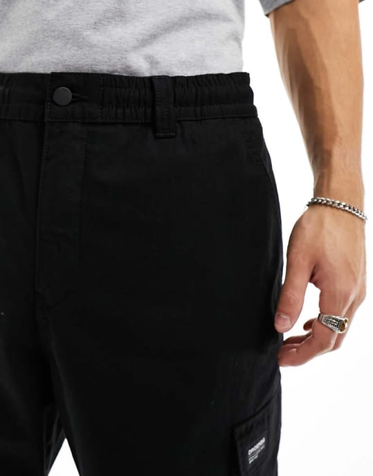 Dr Denim Calder cargo byxor i lös passform med bred rak ben i svart - Image 4