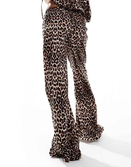 ASOS DESIGN leopardmönstrade byxor med volangnedkant - Image 2