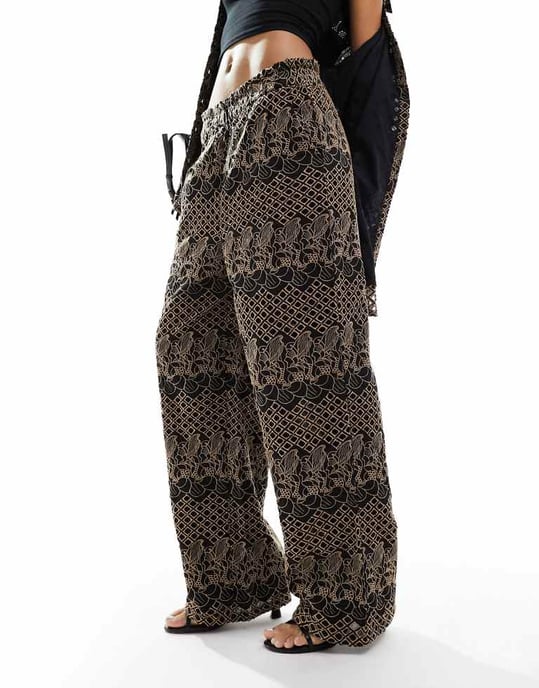 YAS broderade vida byxor set i svart och mörk beige - MULTI - Image 3