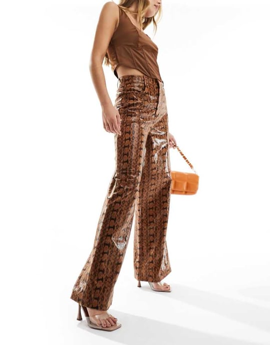 ASOS DESIGN läderlook vida byxor i djurmönster - Image 1