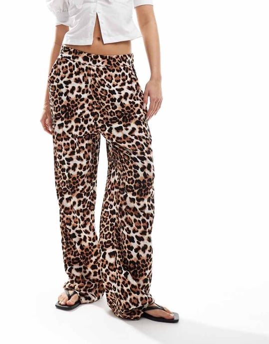 Vero Moda vida byxor i leopardmönster - Image 1