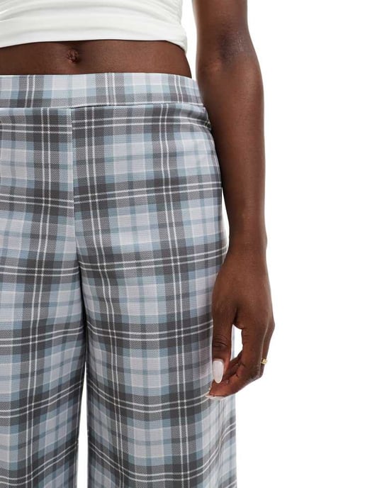 ASOS DESIGN strukturerade vida byxor med resår i blå rutigt - Image 4