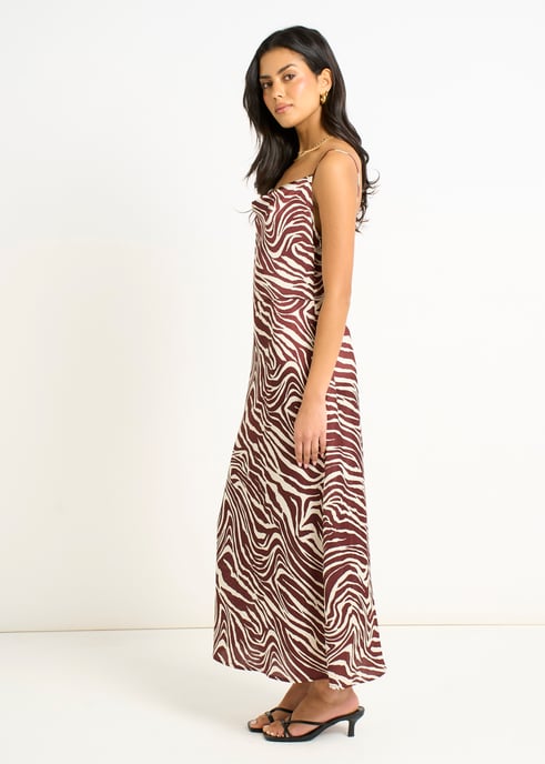 Burgunderfarbenes Zebra-Midikleid mit Rollkragen - Image 3
