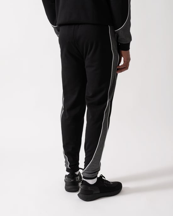 Schwarze Trainingshose - Image 3