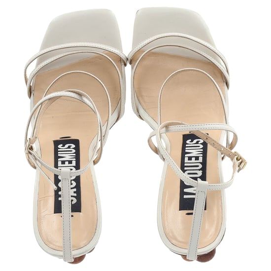 Jacquemus Perlenbesetzte Riemchensandalen mit Absatz aus weißem Leder - Image 3