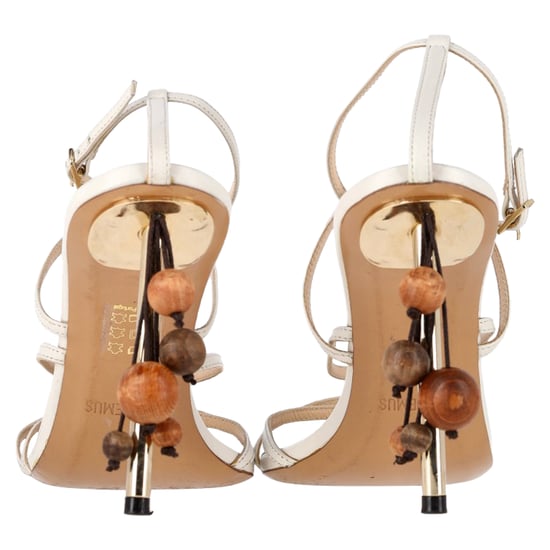 Jacquemus Perlenbesetzte Riemchensandalen mit Absatz aus weißem Leder - Image 5
