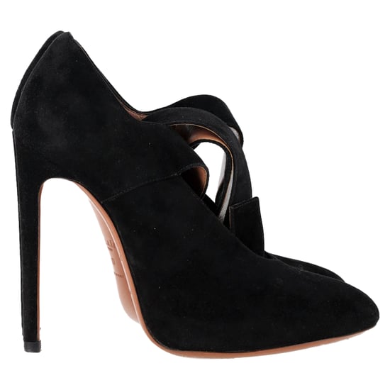 Alaïa Pumps mit Schnallenriemen aus schwarzem Wildleder - Image 1