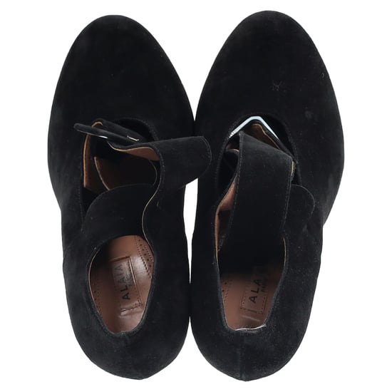 Alaïa Pumps mit Schnallenriemen aus schwarzem Wildleder - Image 3