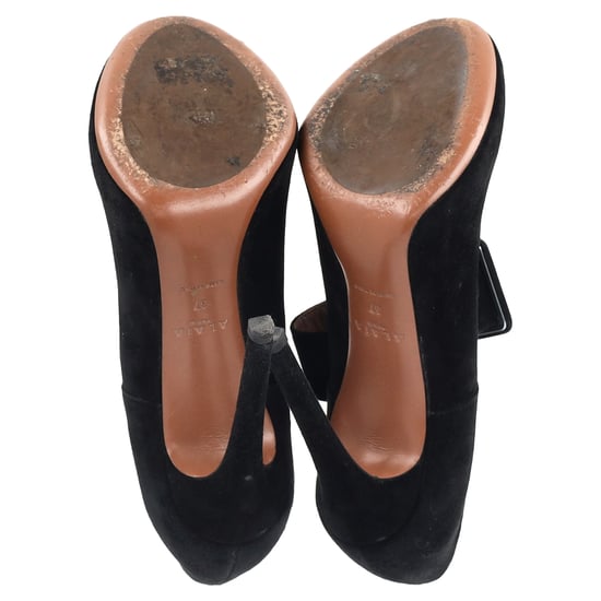 Alaïa Pumps mit Schnallenriemen aus schwarzem Wildleder - Image 6