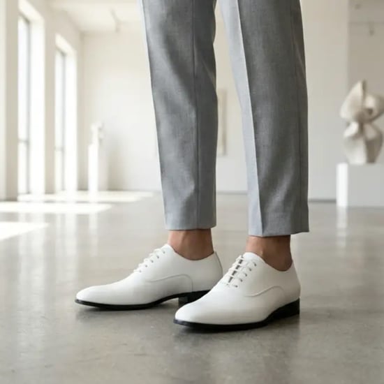 Elegante weiße Herren-Oxford-Brogues aus Lackleder - Image 3