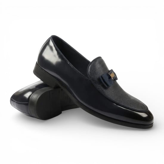 Schwarze Herren-Loafer mit strukturierter Vorderseite und ikonischer Schnalle und Schleife - Image 2