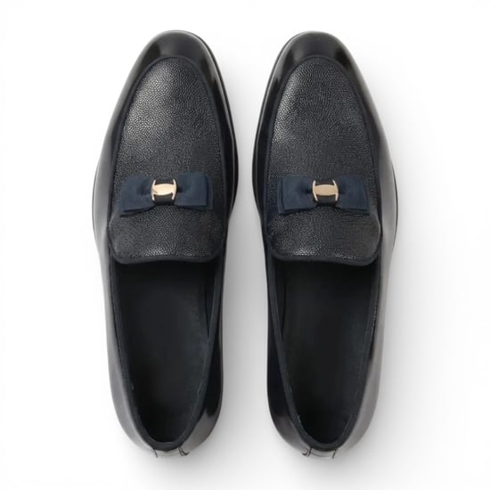 Schwarze Herren-Loafer mit strukturierter Vorderseite und ikonischer Schnalle und Schleife - Image 5