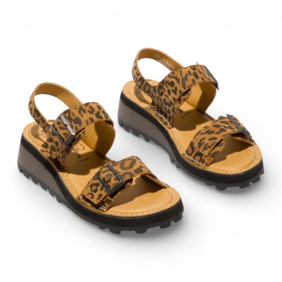 Fly London Damen-Sandalen HEIF558FLY aus hellbraunem Leder mit Keilabsatz und Schnalle, Modell Leopardenmuster. - Image 3