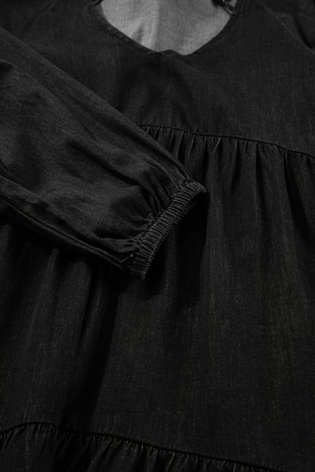 Schwarzes Puffärmel V-Ausschnitt gestuftes Rüschenshirt Chambray Minikleid - Image 3