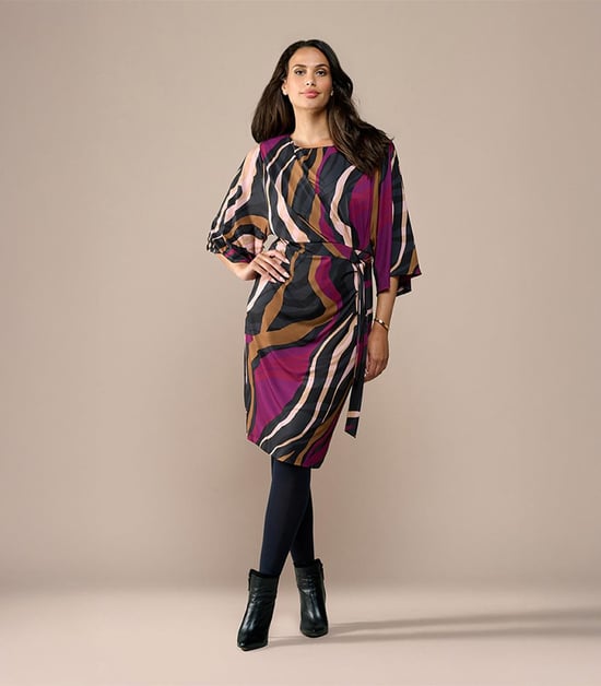 Kleid mit Mailänder Print, Dunkelbeere - Image 6