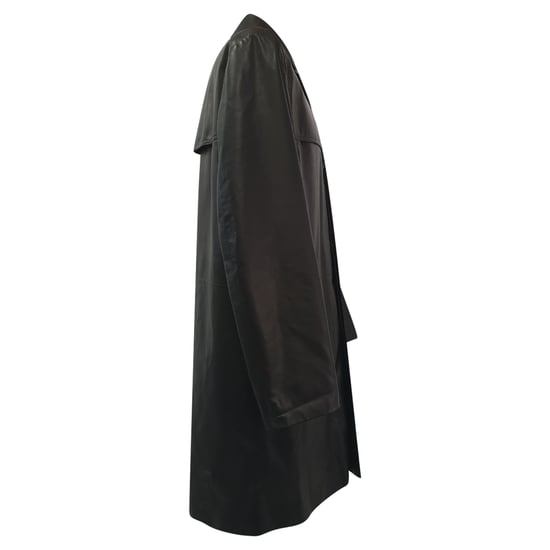 Prada Trenchcoat mit verdecktem Verschluss aus schwarzem Lammleder - Image 2