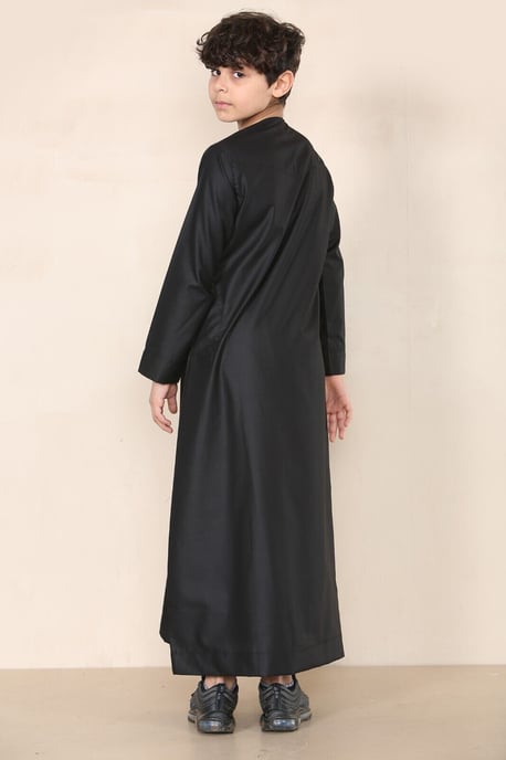 Schwarzer Thobe für Jungen, emiratische Jubba, islamische Kleidung, Kaftan, Eid-Kleidung mit Schnur und Quaste - Image 3