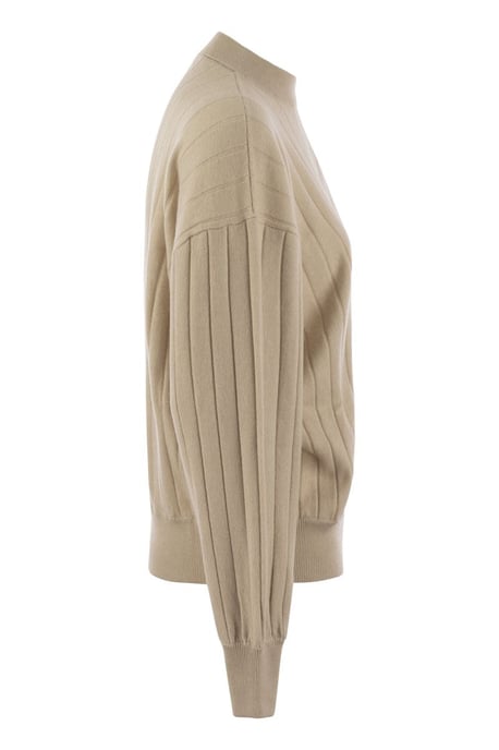 Cashmere V-Ausschnitt Pullover mit Halskette - Image 3
