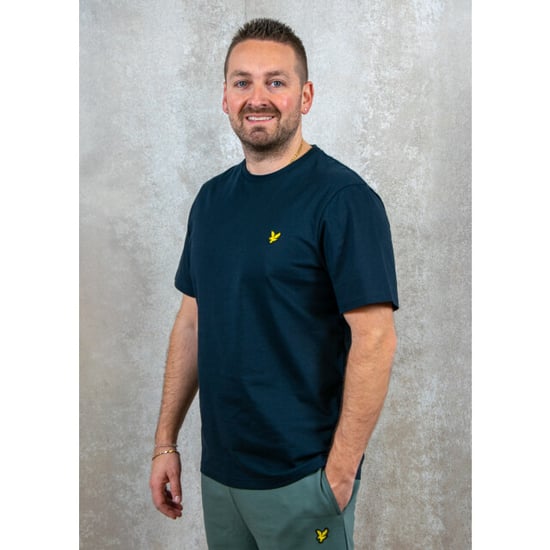 Lyle & Scott Brand Logo-T-Shirt auf der Brust in dunklem Marineblau - Image 2