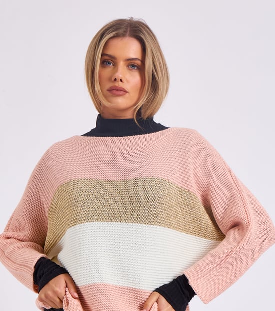 Gestreifter Strickpullover mit Schlitzausschnitt in Übergröße - Image 2