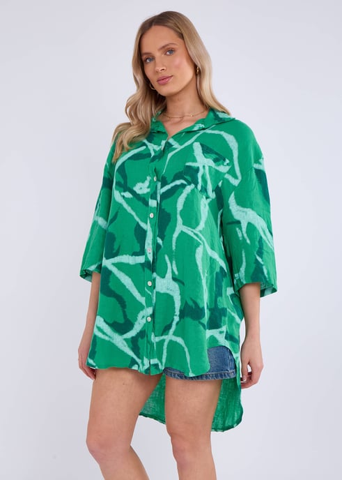 Grünes Mini-Hemdkleid mit abstraktem Leinenmuster - Image 2