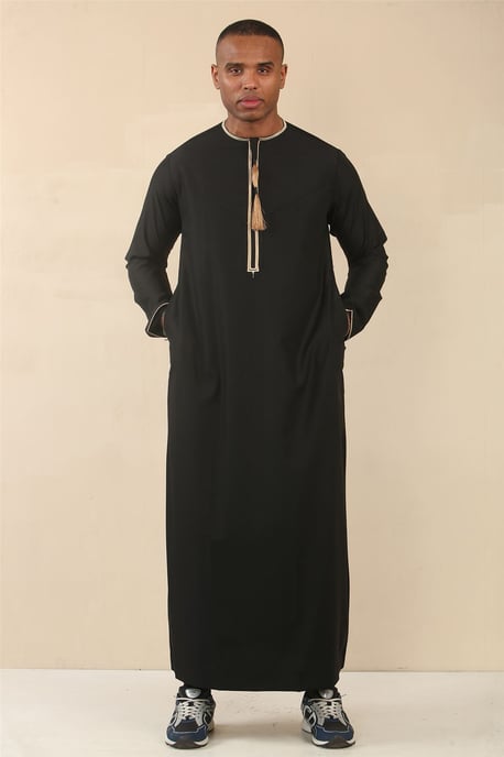 Omanisches Eid-Jubba-Gewand für Herren in Schwarz von Thobe aus Saudi-Arabien - Image 2