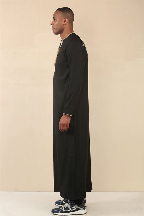 Omanisches Eid-Jubba-Gewand für Herren in Schwarz von Thobe aus Saudi-Arabien - Image 3