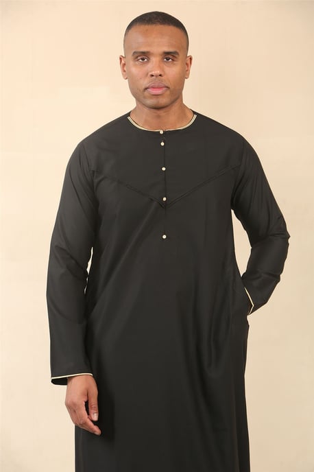 Omanisches Eid-Jubba-Gewand für Herren in Schwarz von Thobe aus Saudi-Arabien - Image 2