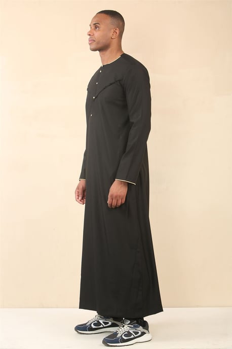 Omanisches Eid-Jubba-Gewand für Herren in Schwarz von Thobe aus Saudi-Arabien - Image 4