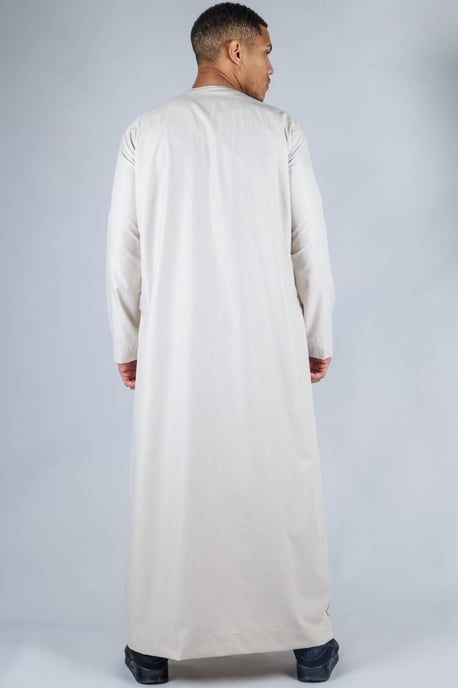 Herren Beige Thobe Emirati Islamische Jubba Robe Eid Quaste Slim Fit - Image 3