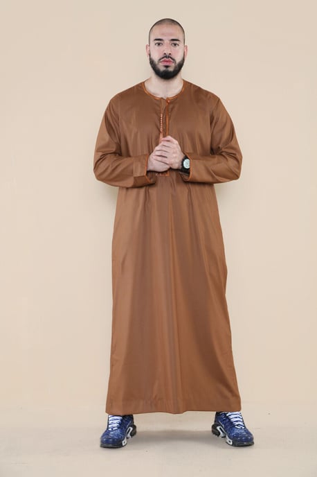 Herren Braun Jubba Saudi Islamisch Arabisch Eid Emirati Kaftan Jubbah Quaste Robe - Image 1