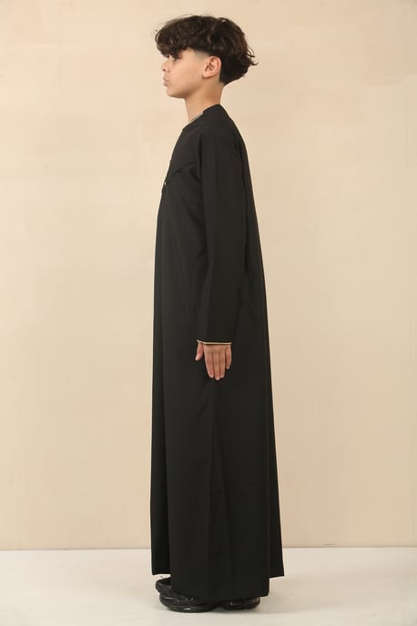 Schwarzes omanisches Eid-Thobe-Jubba-Gewand für Kinder aus den Emiraten - Image 2