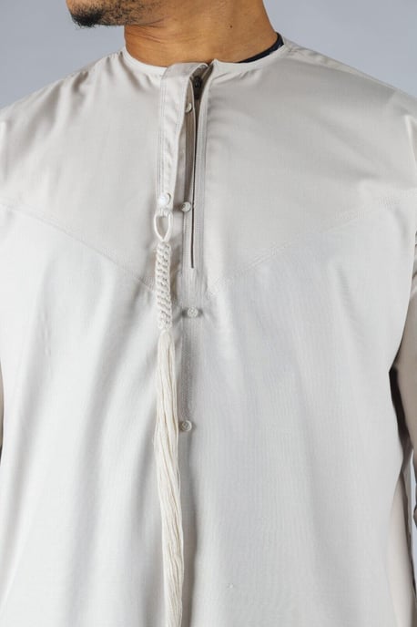 Herren Beige Thobe Emirati Islamische Jubba Robe Eid Quaste Normale Passform - Image 5
