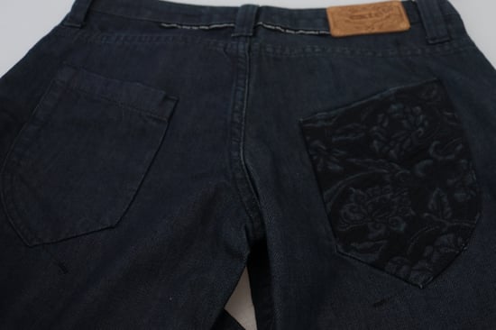 Gerade geschnittene Jeans im klassischen Schnitt - Image 5
