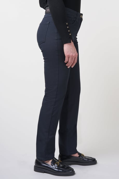 Kora Sportliche Bi-Stretch Gerade Jeans | Marineblau - Image 2