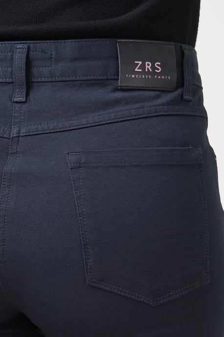Kora Sportliche Bi-Stretch Gerade Jeans | Marineblau - Image 4