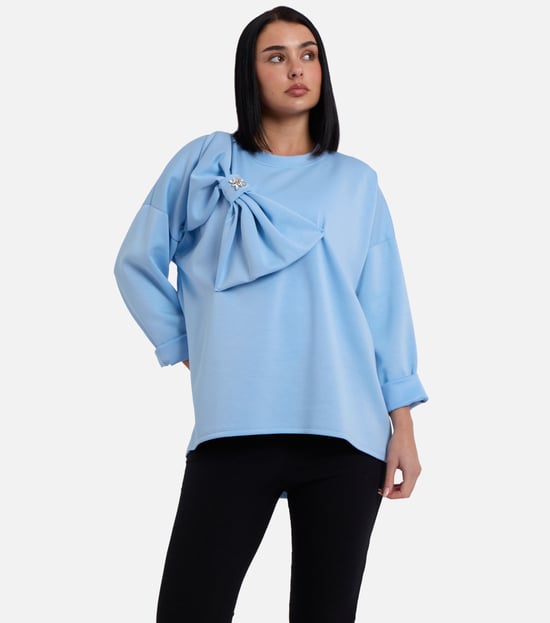 Blaues Pullover-Top mit kontrastierender Schleife in Übergröße - Image 2