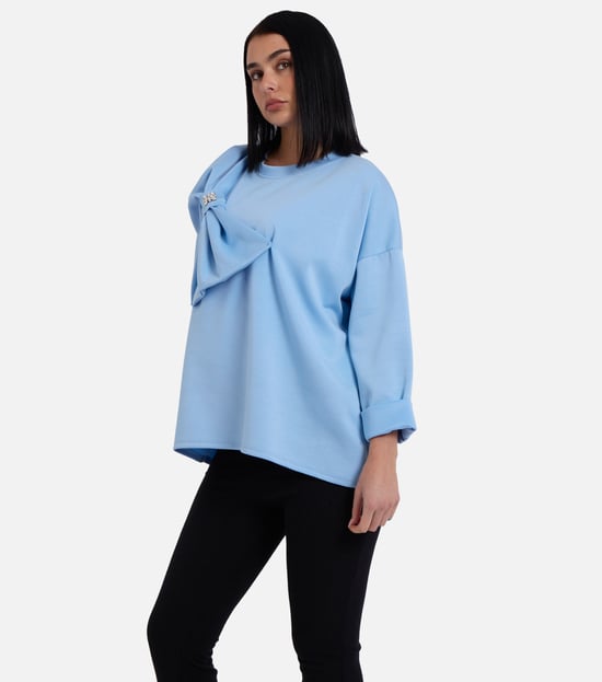 Blaues Pullover-Top mit kontrastierender Schleife in Übergröße - Image 3