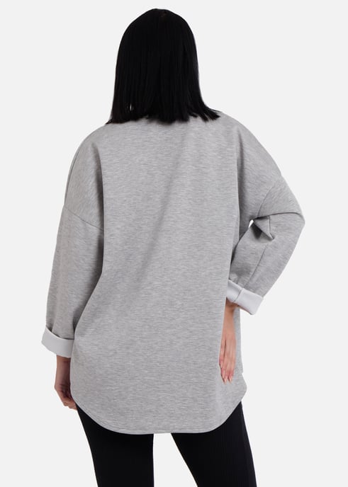 Graues Pullover-Top mit kontrastierender Schleife in Übergröße - Image 4