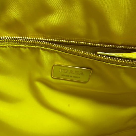 Prada Giallo Tessuto Chain Tote Bag aus gelbem Nylon - Image 3