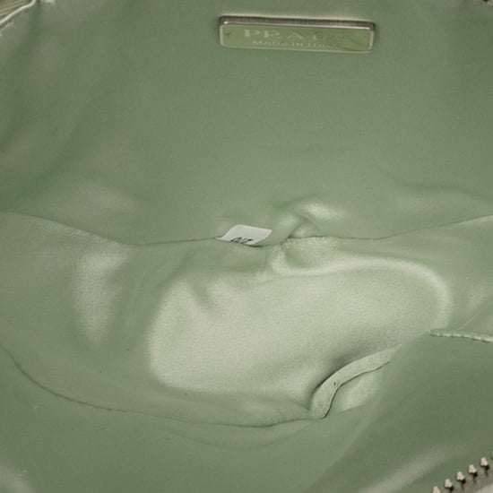 Gebrauchte satinierte Kristallverzierte Dreiecks-Clutch - Image 4