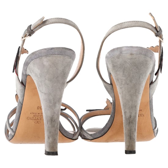 Valentino Garavani Garten der Freude Sandalen mit Absatz aus grauem Wildleder - Image 5
