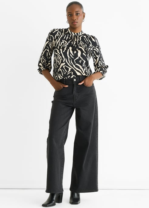 Schwarze Tierbluse aus Satin mit hohem Halsausschnitt - Image 1
