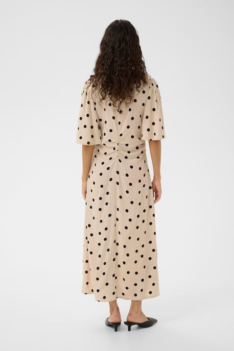 Kleid SLArjana Kleid Feminine Form - Image 3