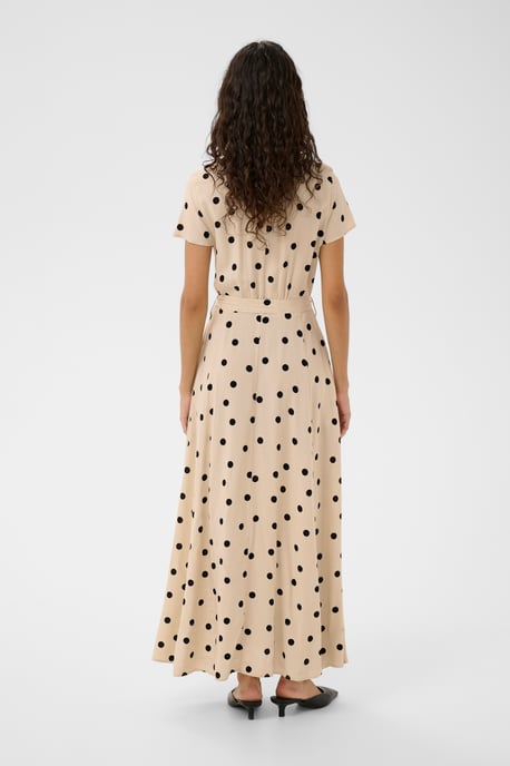 Kleid SLArjana Kleid Feminine Form - Image 3
