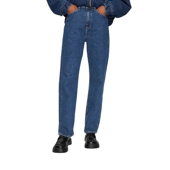 Hoch geschnittene Jeans im klassischen Schnitt - Image 1