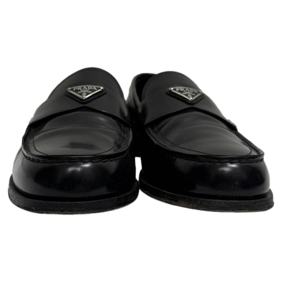 Prada Logo-Plakette Gebürstete Slipper aus schwarzem Kalbsleder - Image 3