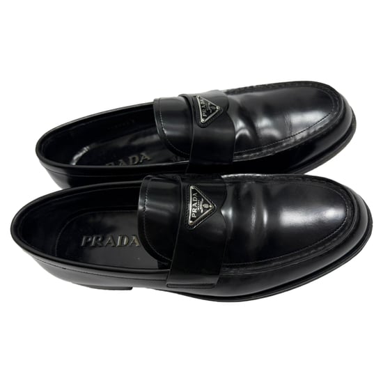 Prada Logo-Plakette Gebürstete Slipper aus schwarzem Kalbsleder - Image 4