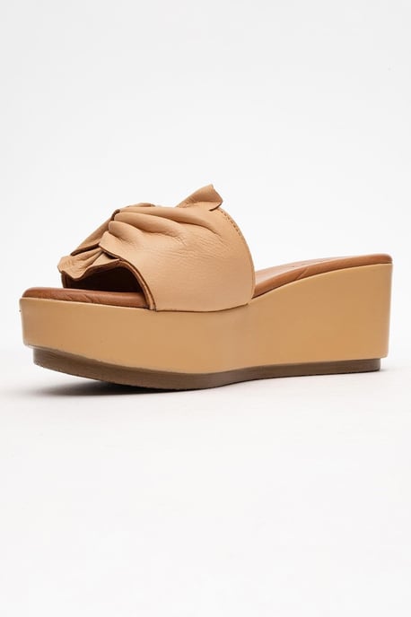 Syndra Bow Keilabsatz Leder Sandale - Image 4