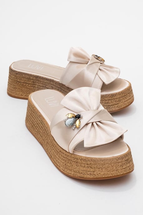 Shara Braided Bow & Bee Schnalle Plateau Sandale - Image 1